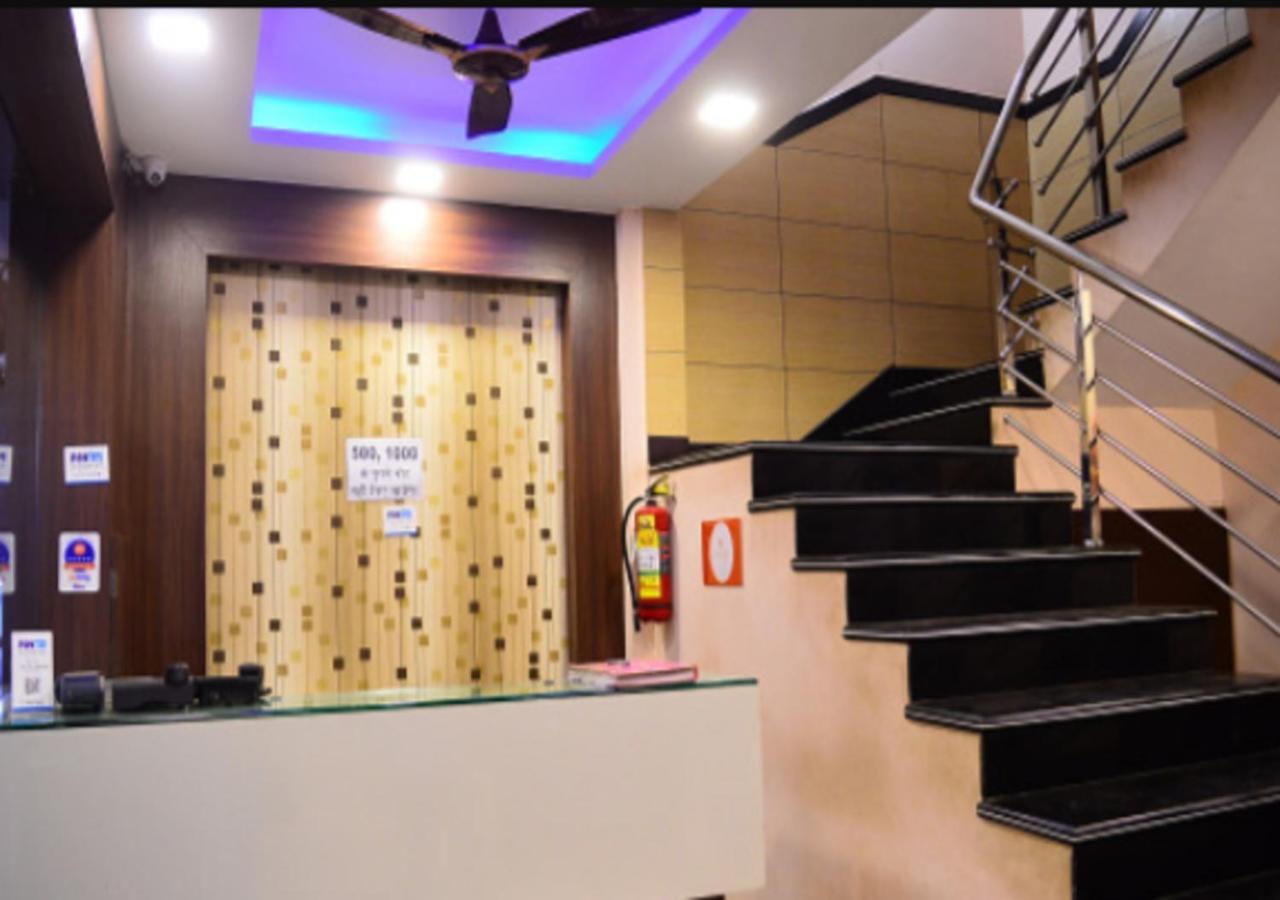 皇宫酒店 乌贾因 外观 照片